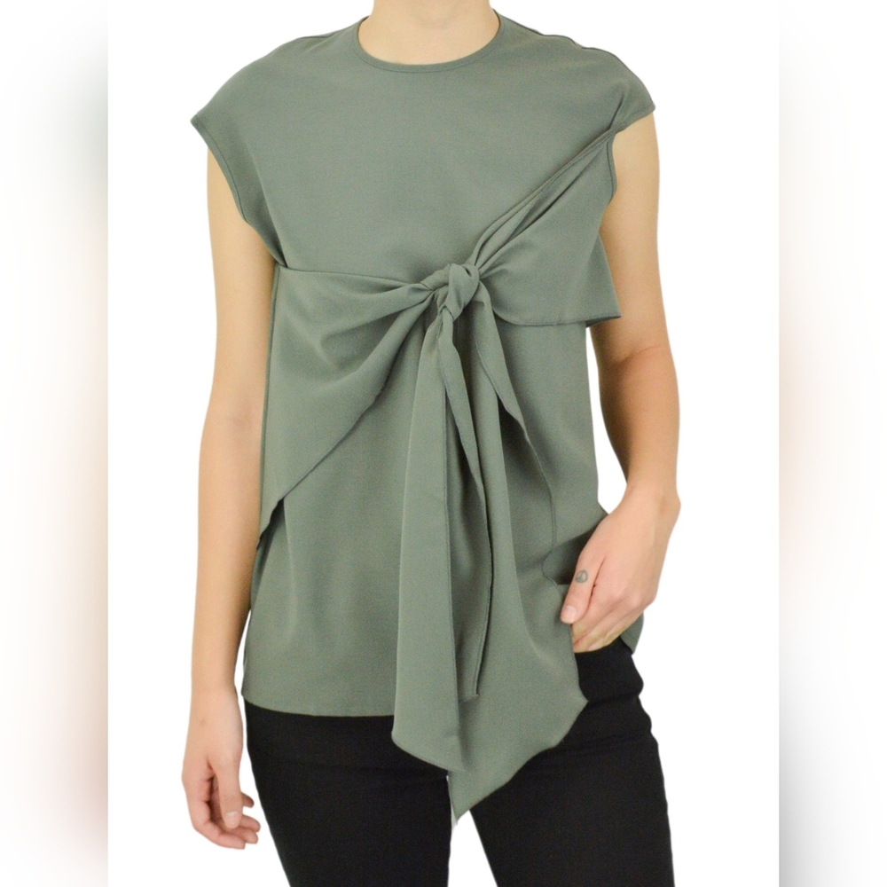 NWT tie front top